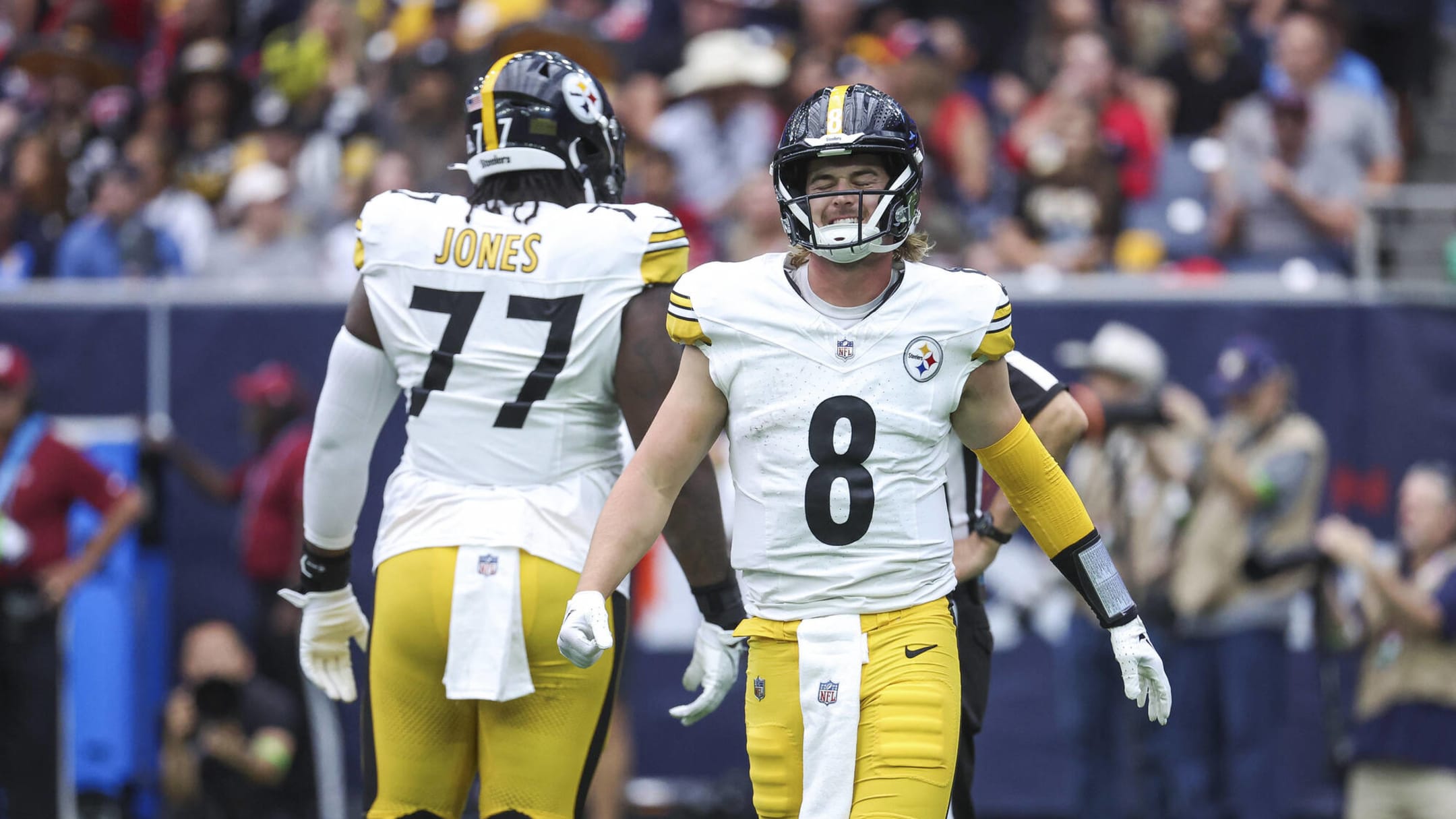 Texans down Steelers, who lose QB Kenny Pickett to knee injury