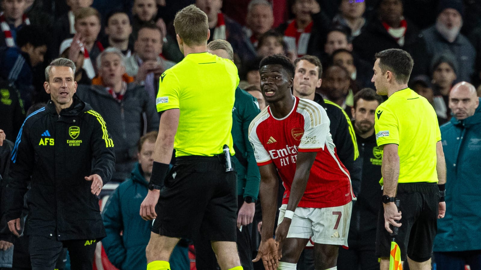 Watch: Referee denies giving penalty to Bayern Munich citing ‘kid’s mistake’ after Gabriel picked up the ball in the box