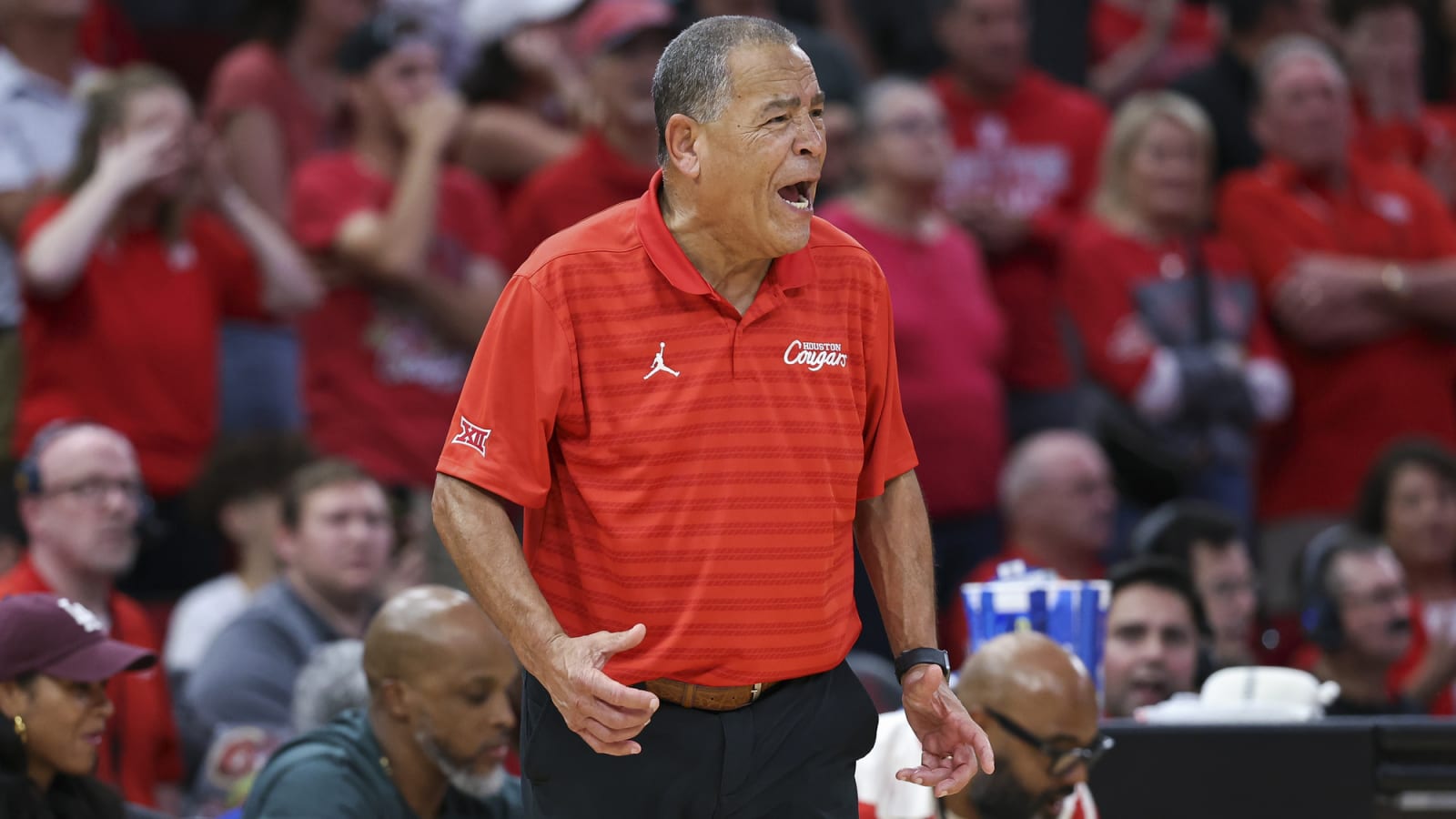 No. 1 center recruit announces his college commitment