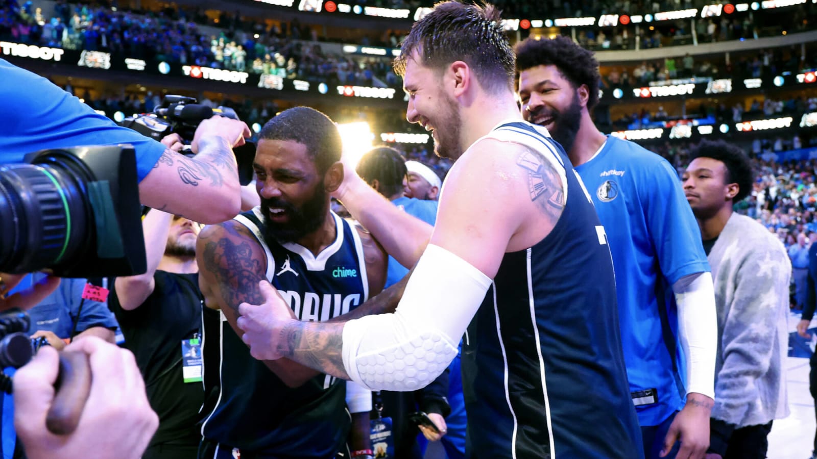 Kyrie Irving Seals Mavs 107-105 Victory with Buzzer-Beater Against Nuggets