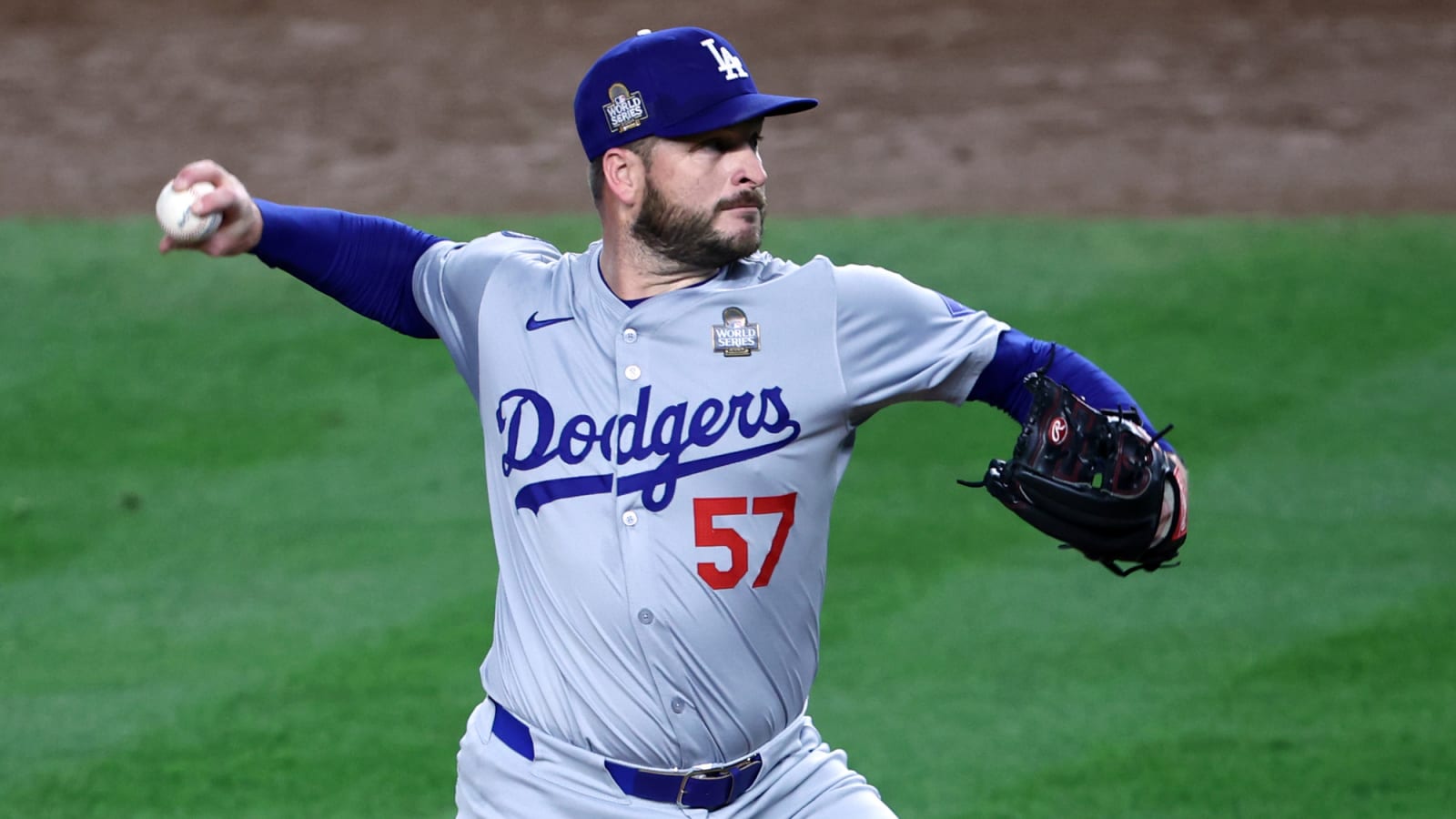 Cubs to acquire veteran reliever from Dodgers