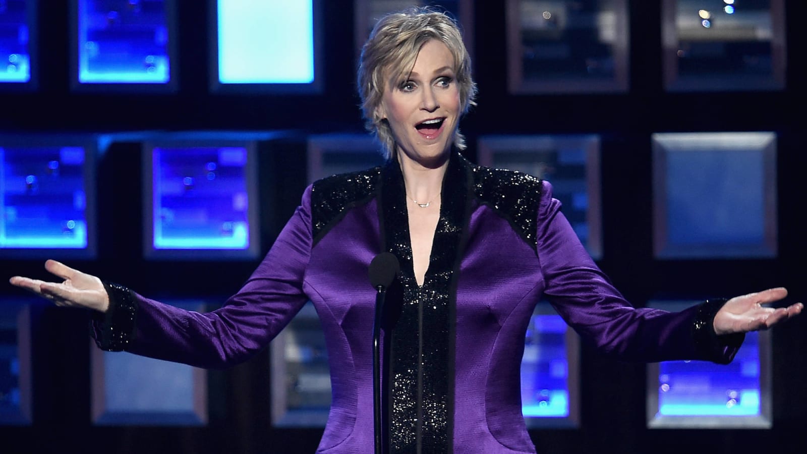 Ranking every People's Choice Awards host