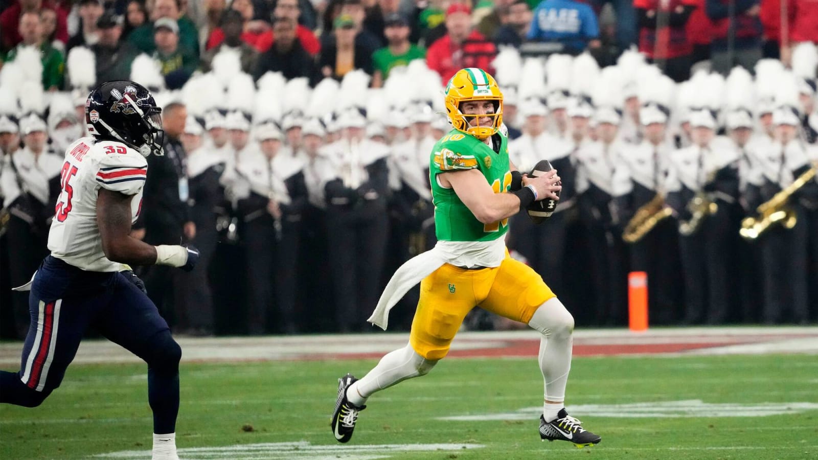 Oregon Ducks Star Quarterback Accepts Invite to 2024 Senior Bowl