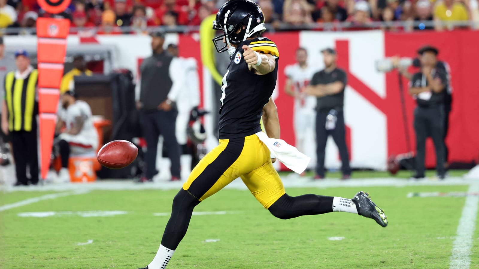 Eagles Work Out Just-Released Steelers Punter