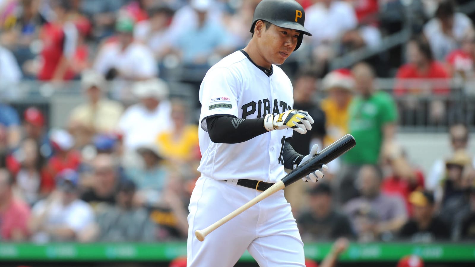 Watch: Ex-Bucco Jung Ho Kang Catches Foul Ball at Pirates/Padres Game