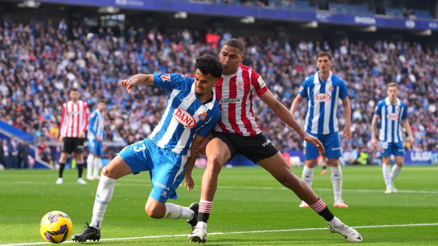 Report: Man United looking to sign €25 million-rated wide player from Spanish club
