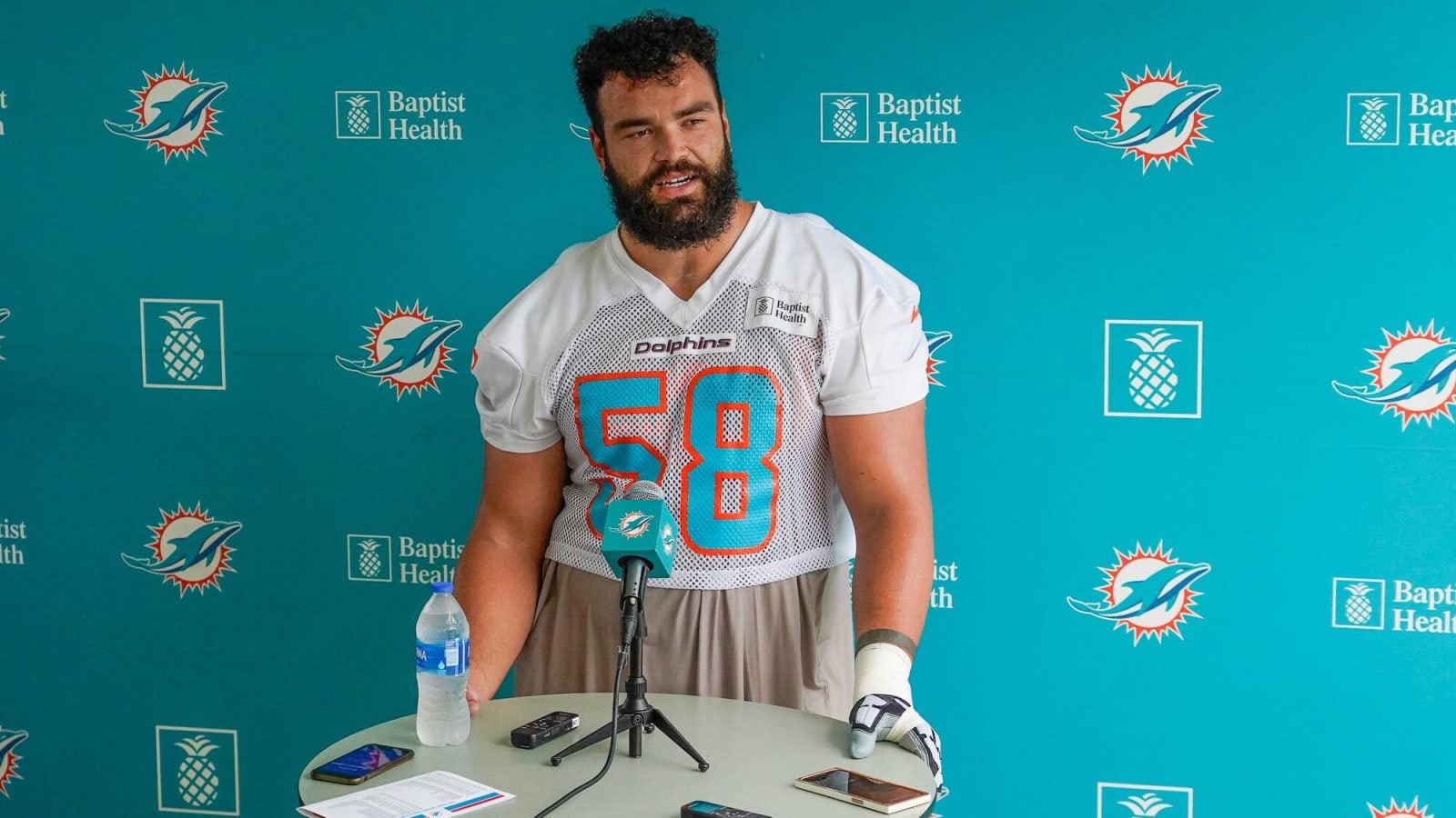 Dolphins Place C Connor Williams On IR, Sign Two Players