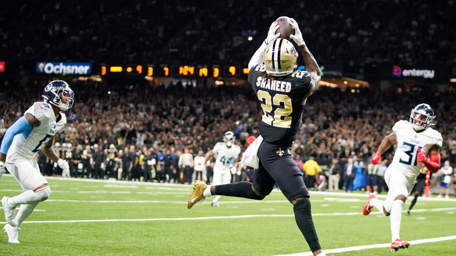Saints agree to one-year extension with emerging star receiver
