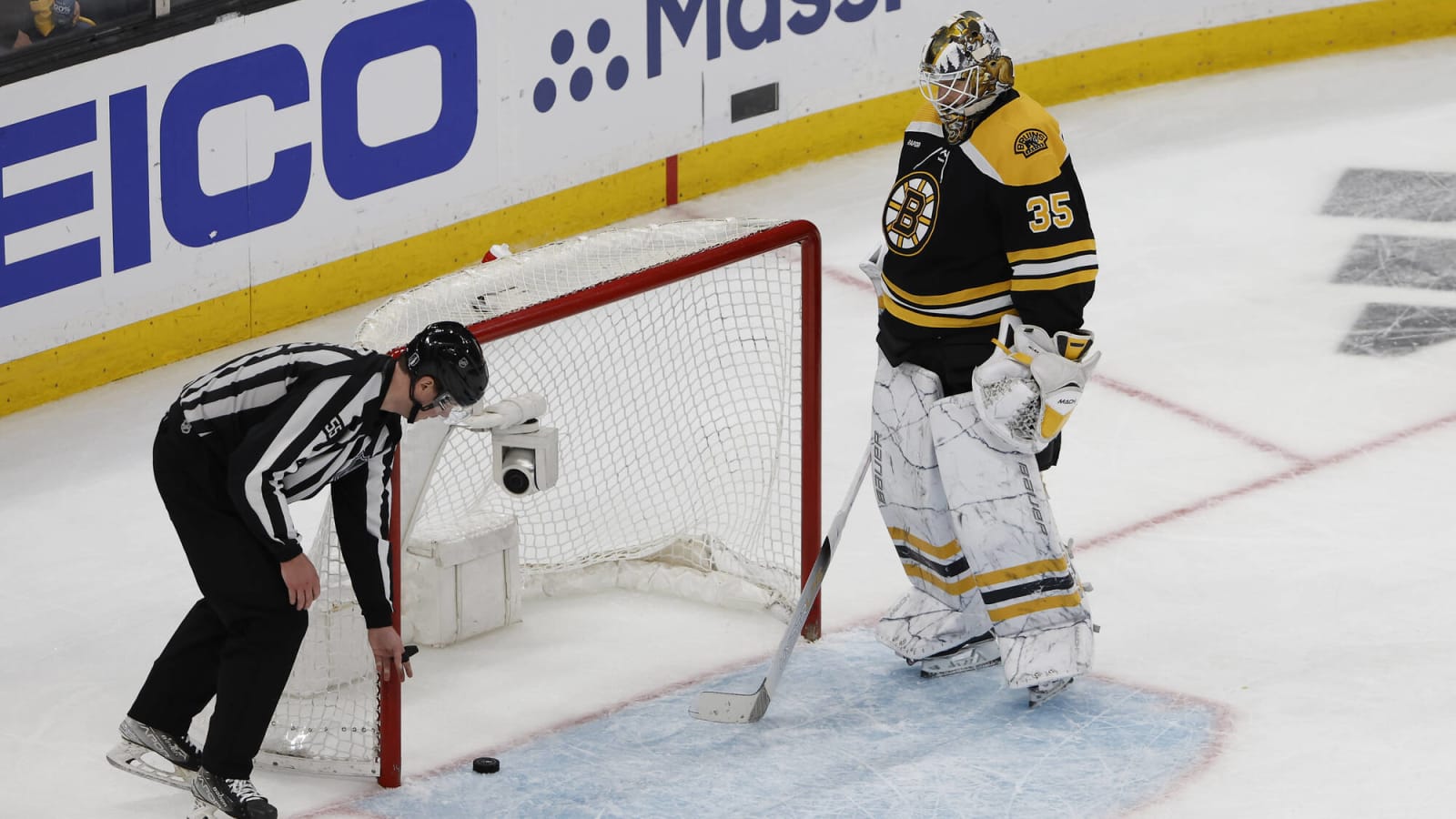  Panthers Crush Sloppy Bruins 6-3 To Even Series