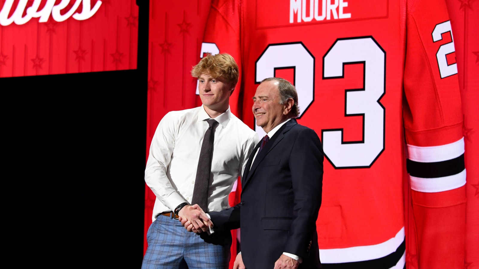 Chicago Blackhawks select Oliver Moore with No. 19 pick