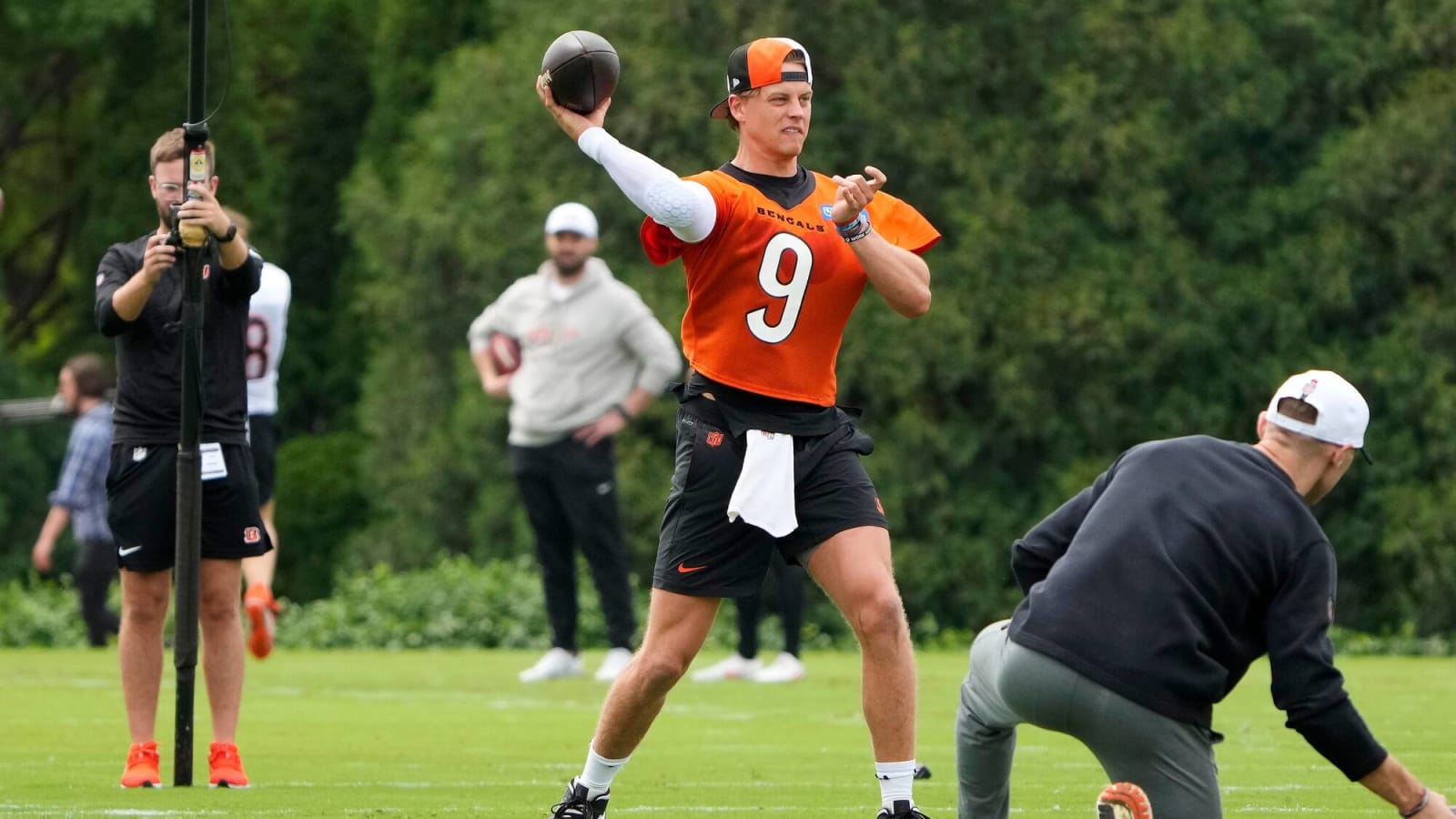 NFL analyst predicts Bengals QB Joe Burrow will lead NFL in this category in 2024