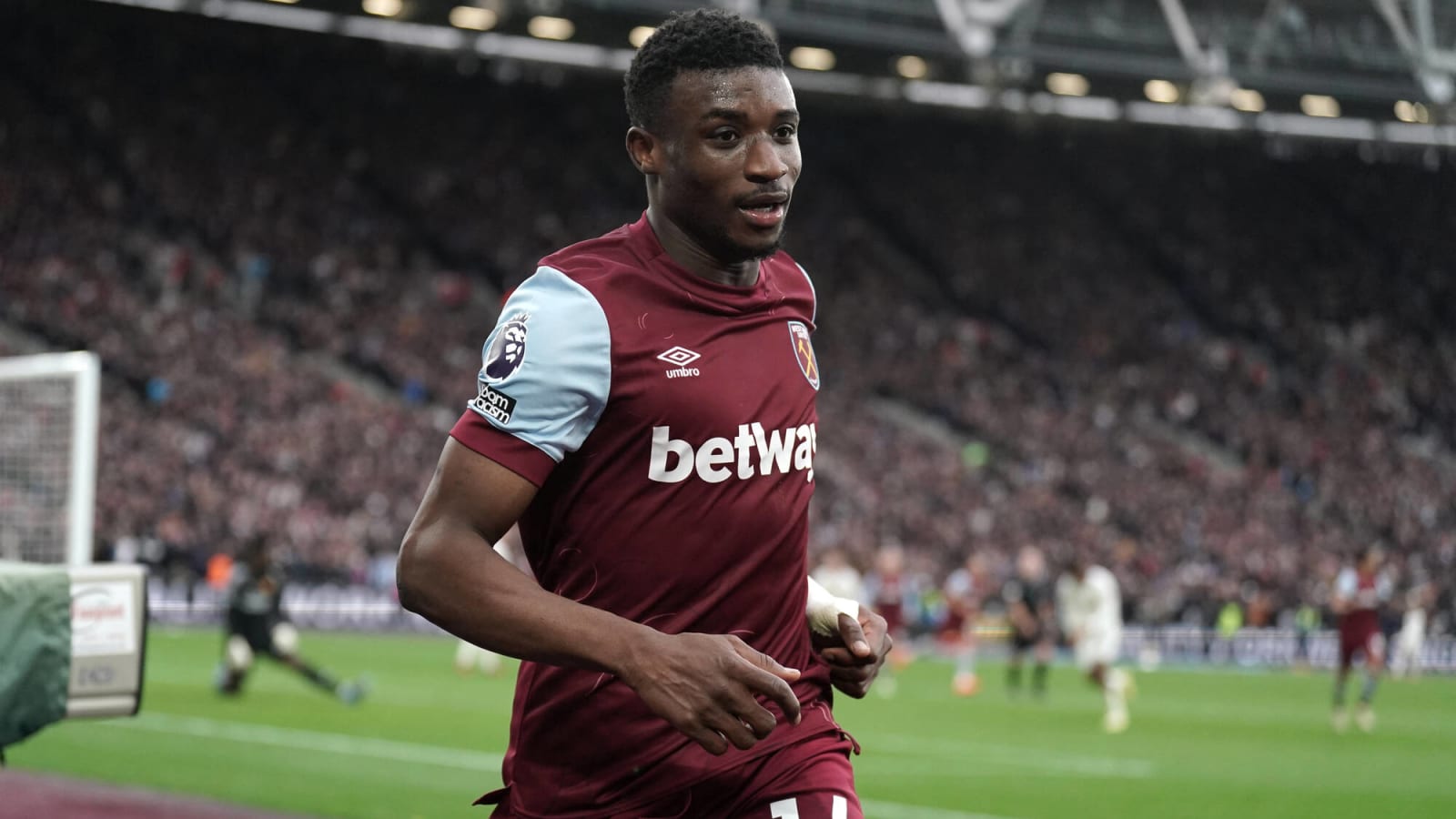 Chelsea line up £38.5m move to sign West Ham forward