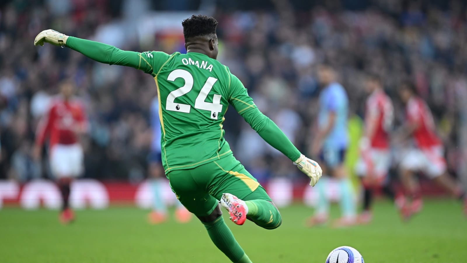 What Man Utd & Arsenal fans were heard doing to Andre Onana 33 mins into Arsenal clash