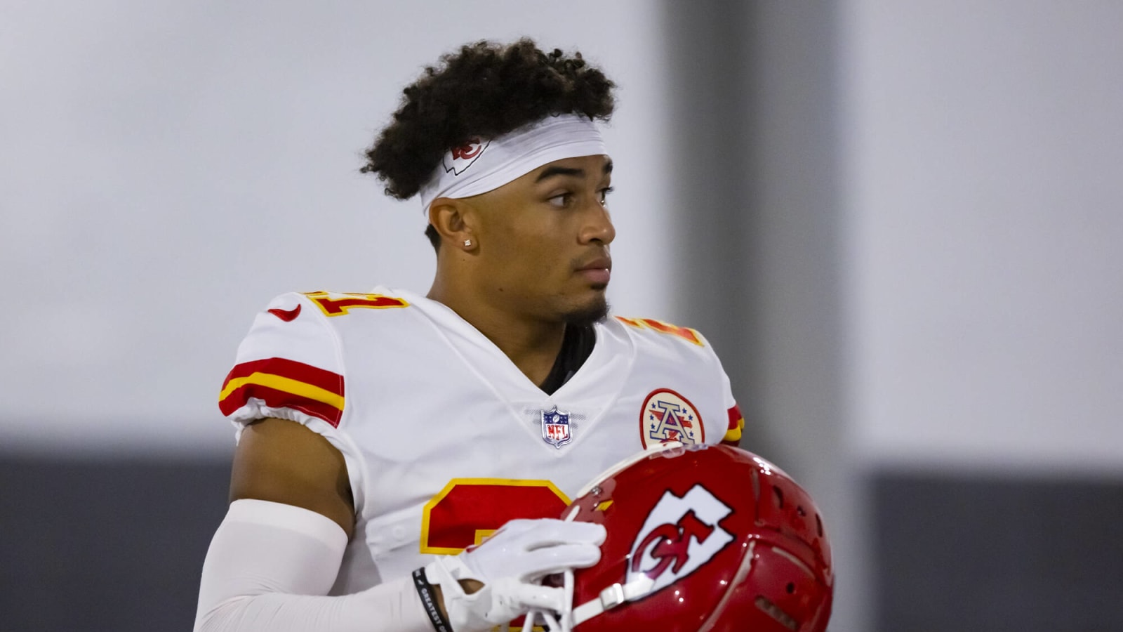 Kansas City Chiefs send cornerback Rashad Fenton to the Falcons