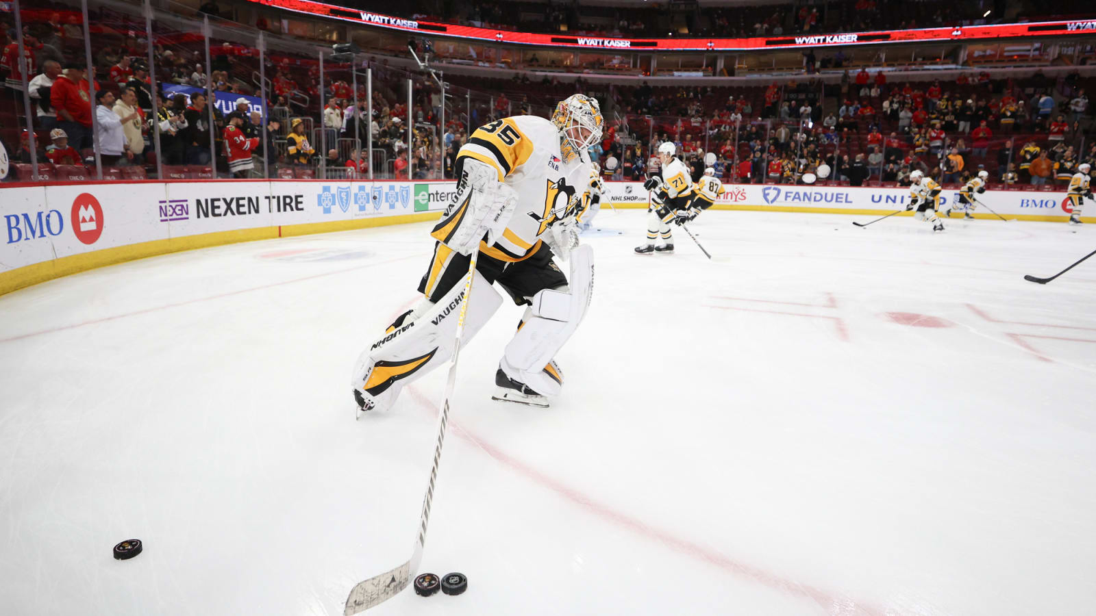 Jarry and Pittsburgh Penguins Shutout Blackhawks 5-0