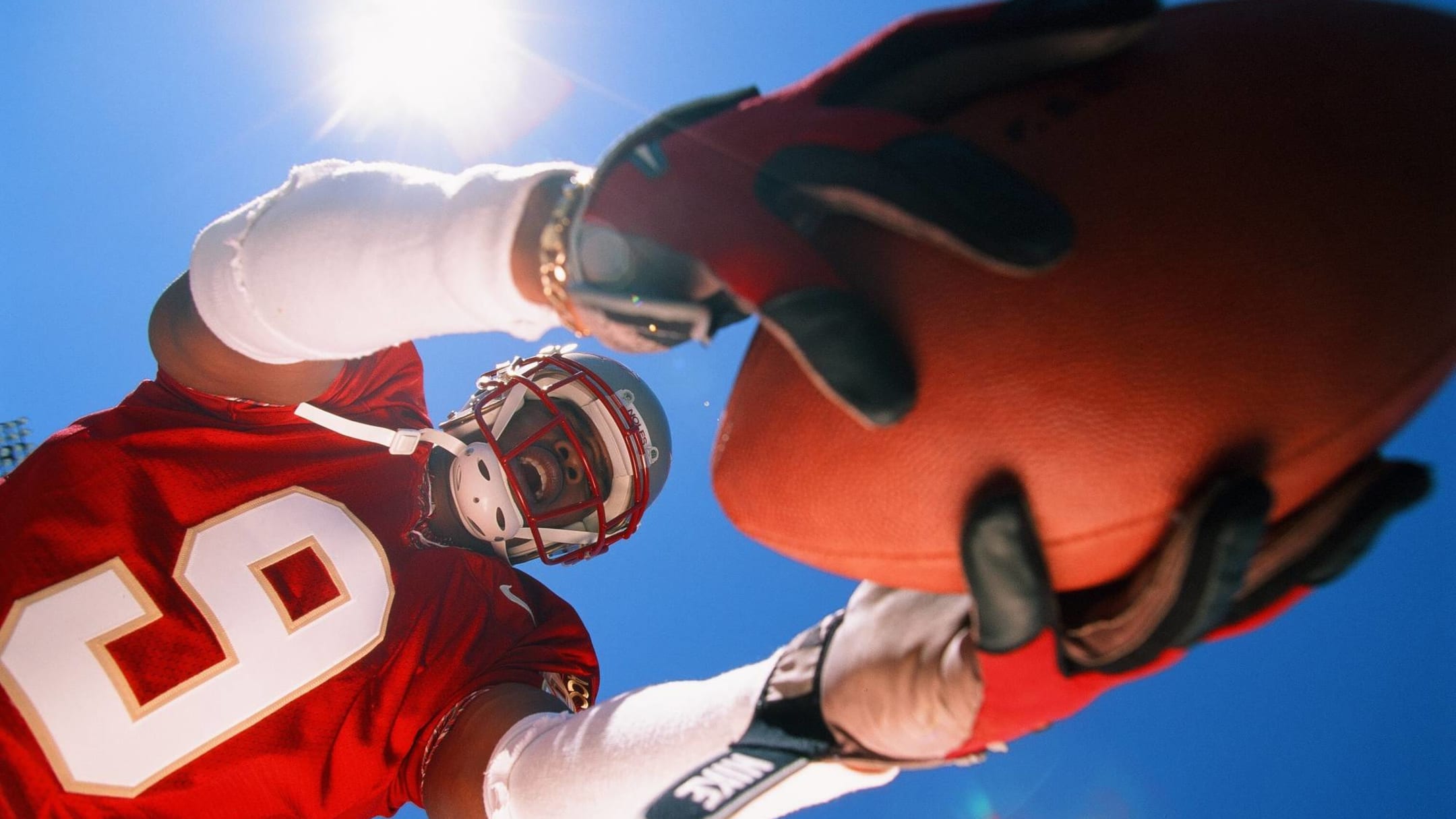 New York Giants wide receiver Tim Carter heads up field during their  News Photo - Getty Images