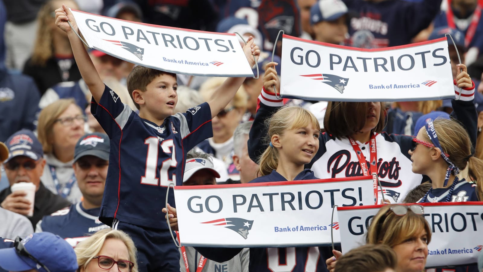 Yankees Suck' chant breaks out during Patriots game