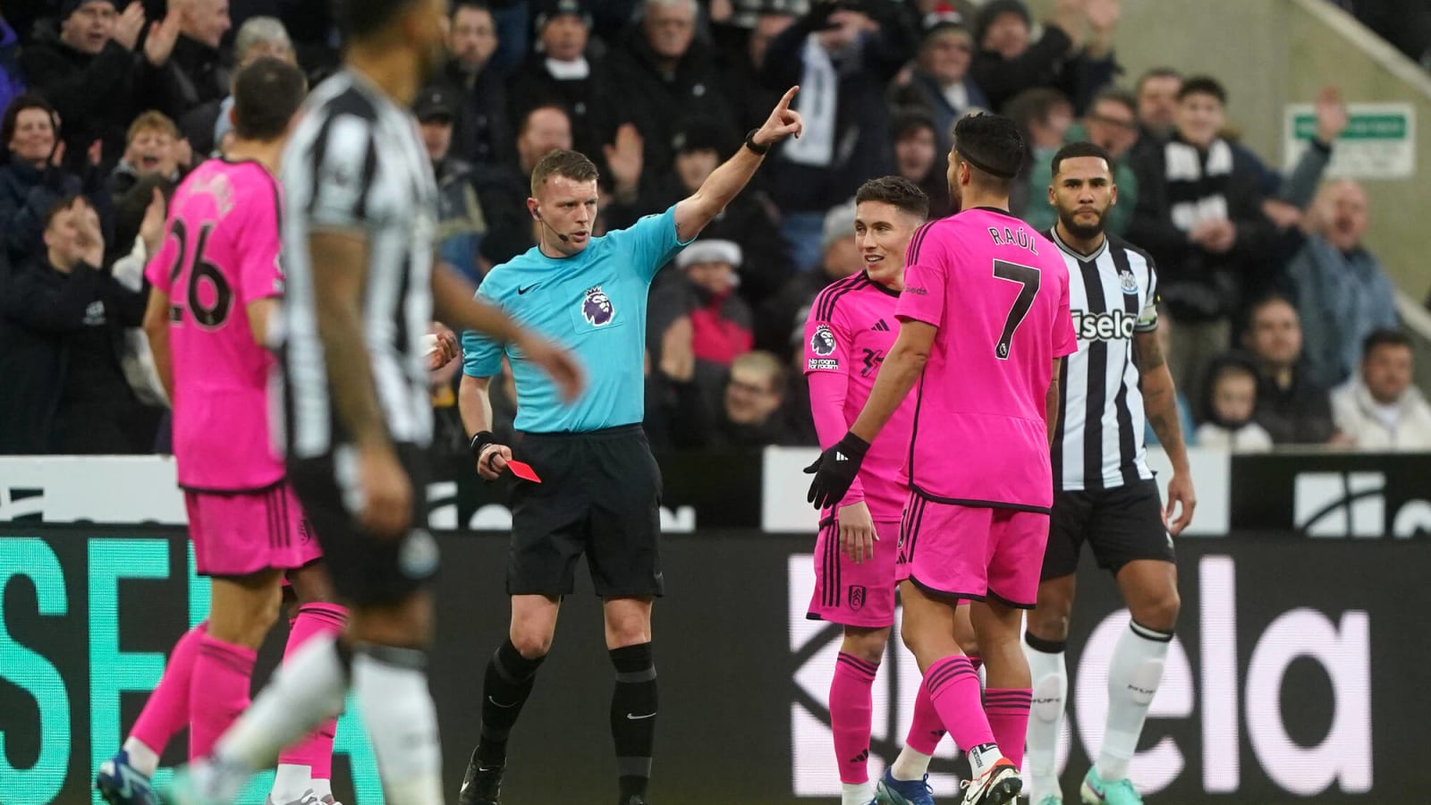 (Video) Raul Jimenez shown straight red after clattering Sean Longstaff