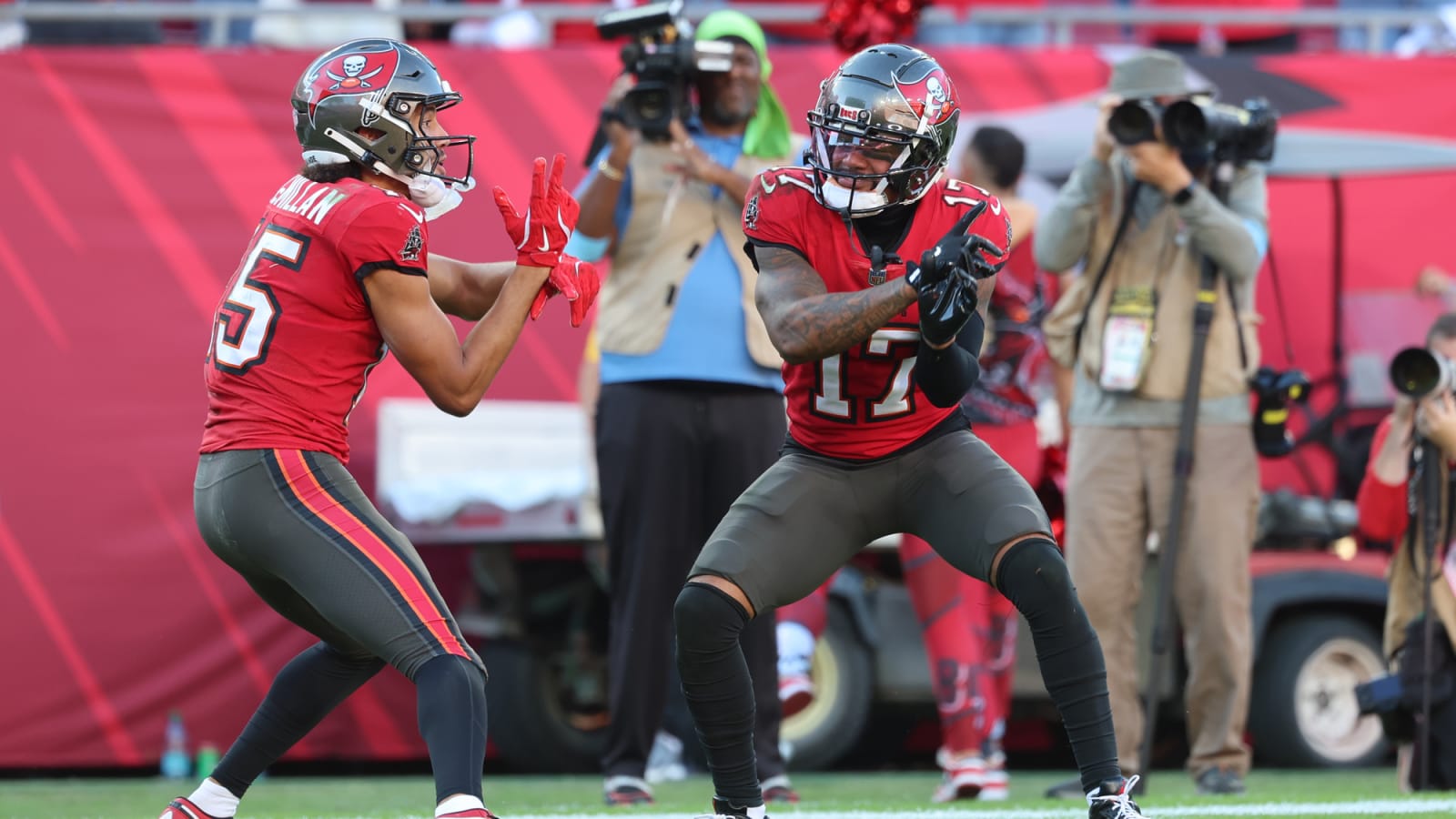 Sterling Shepard and Anthony Walker Jr. Reinforce the Buccaneers’ Winning Mentality in 2025