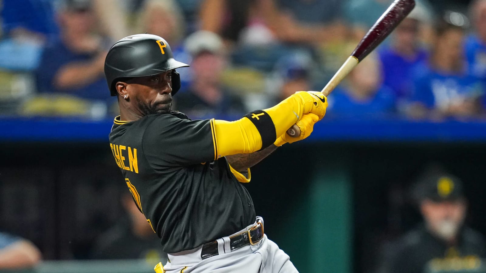 Andrew McCutchen signs $5 million deal, resigns with Pittsburgh Pirates for 11th season with the role of designated hitter