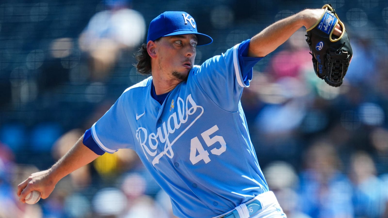 Royals trade veteran righty to Brewers