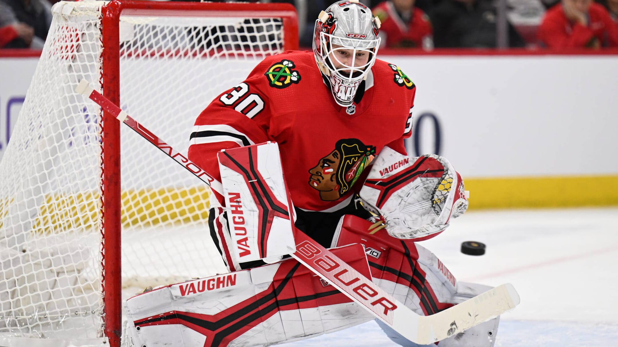 Blackhawks' Jaxson Stauber follows father Robb's advice, wins first two NHL  starts - Chicago Sun-Times