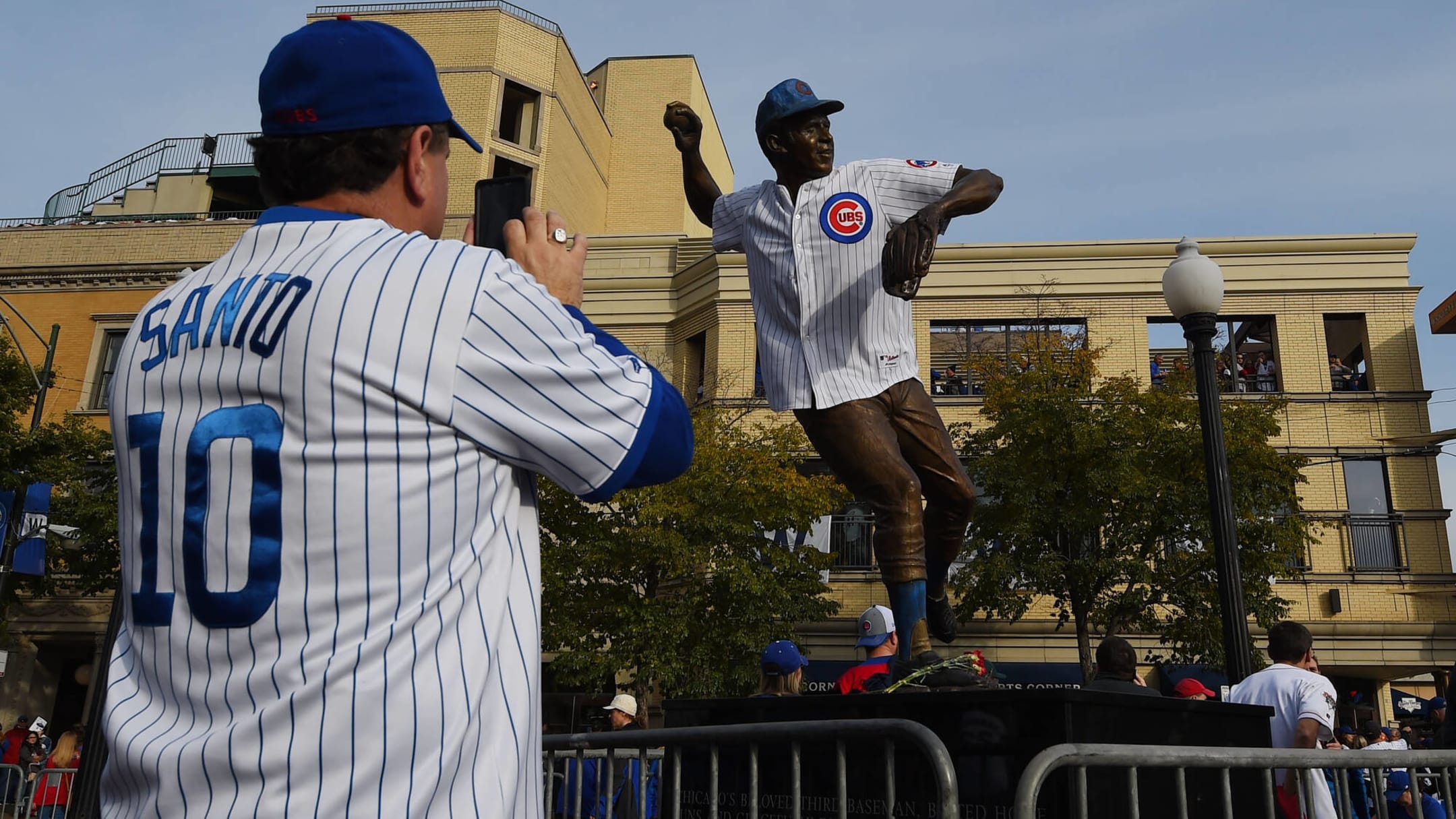 Cubs legend Ron Santo dies at 70