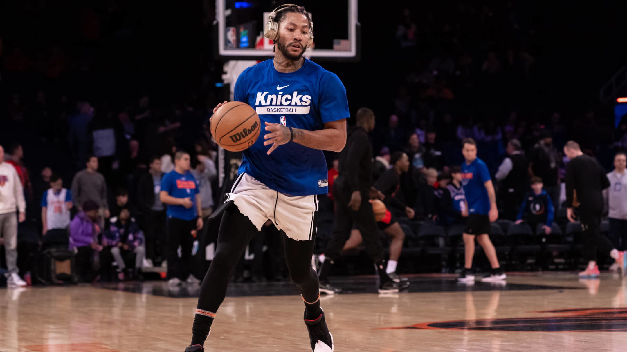 JR Smith s Hilarious Reaction To Derrick Rose s Wife And Baby Mama