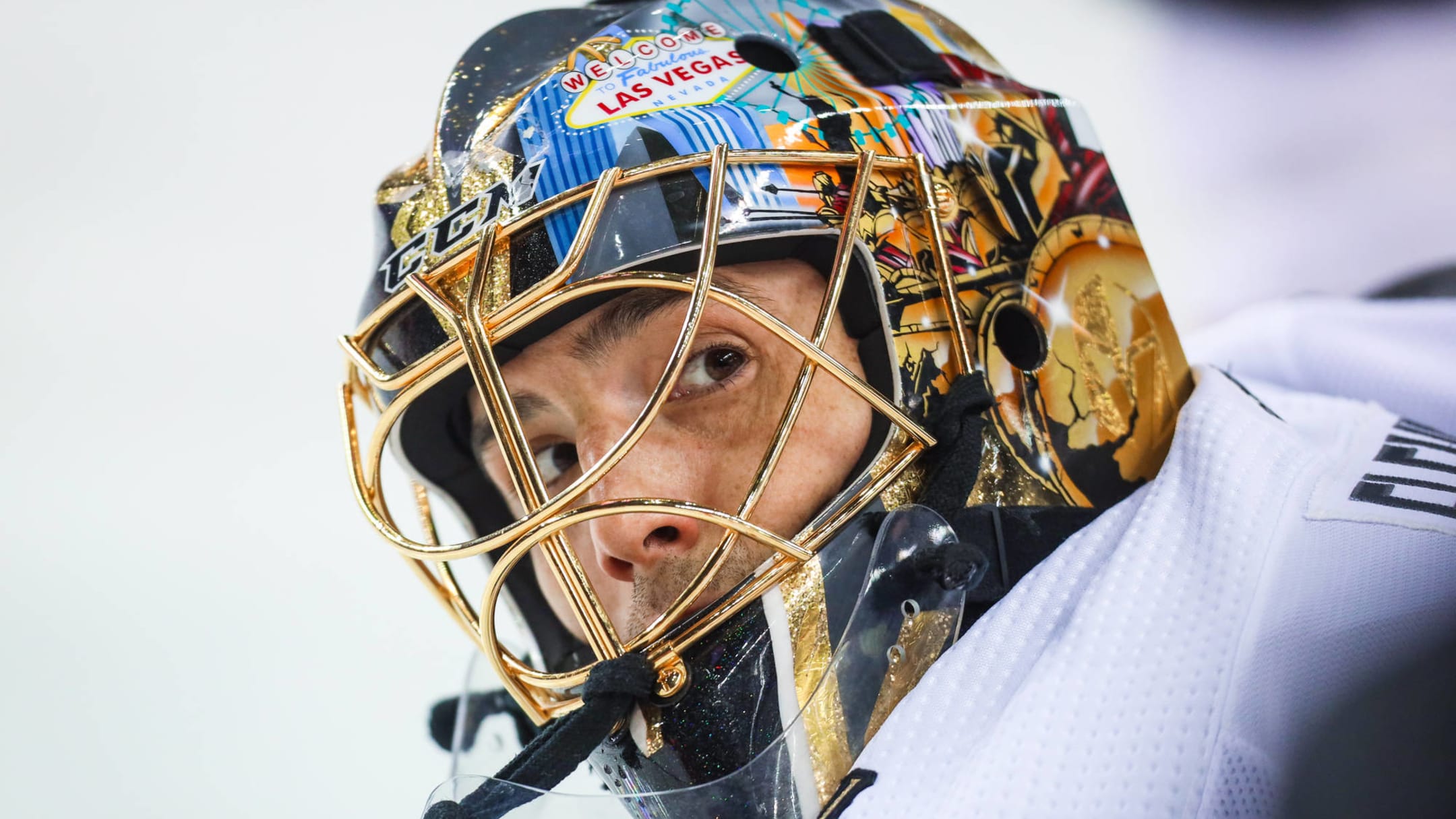 Lightning goalie Ben Bishop plays hurt, still shines in Game 3 win