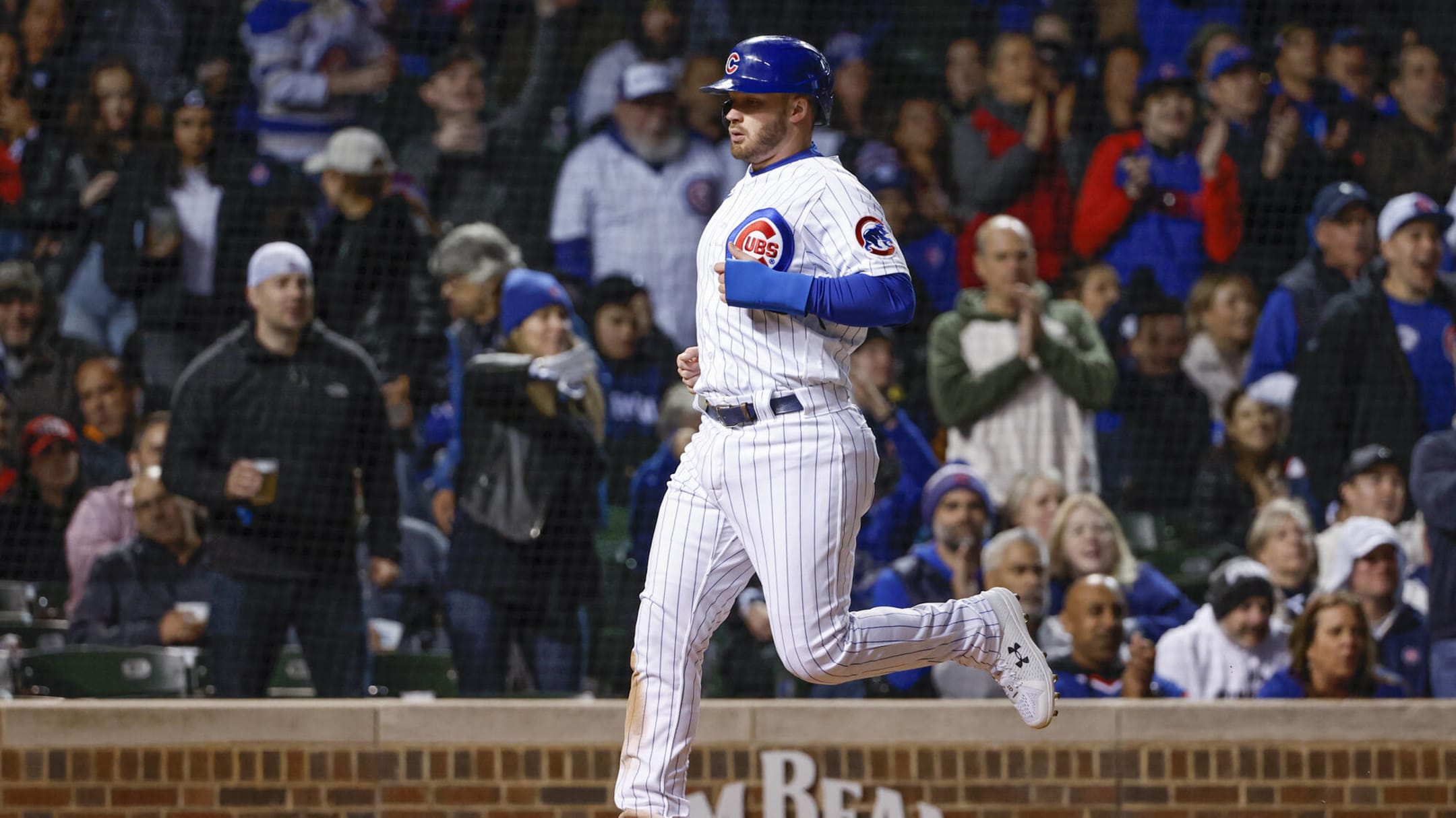 Ian Happ: Chicago Cubs left fielder wins Gold Glove