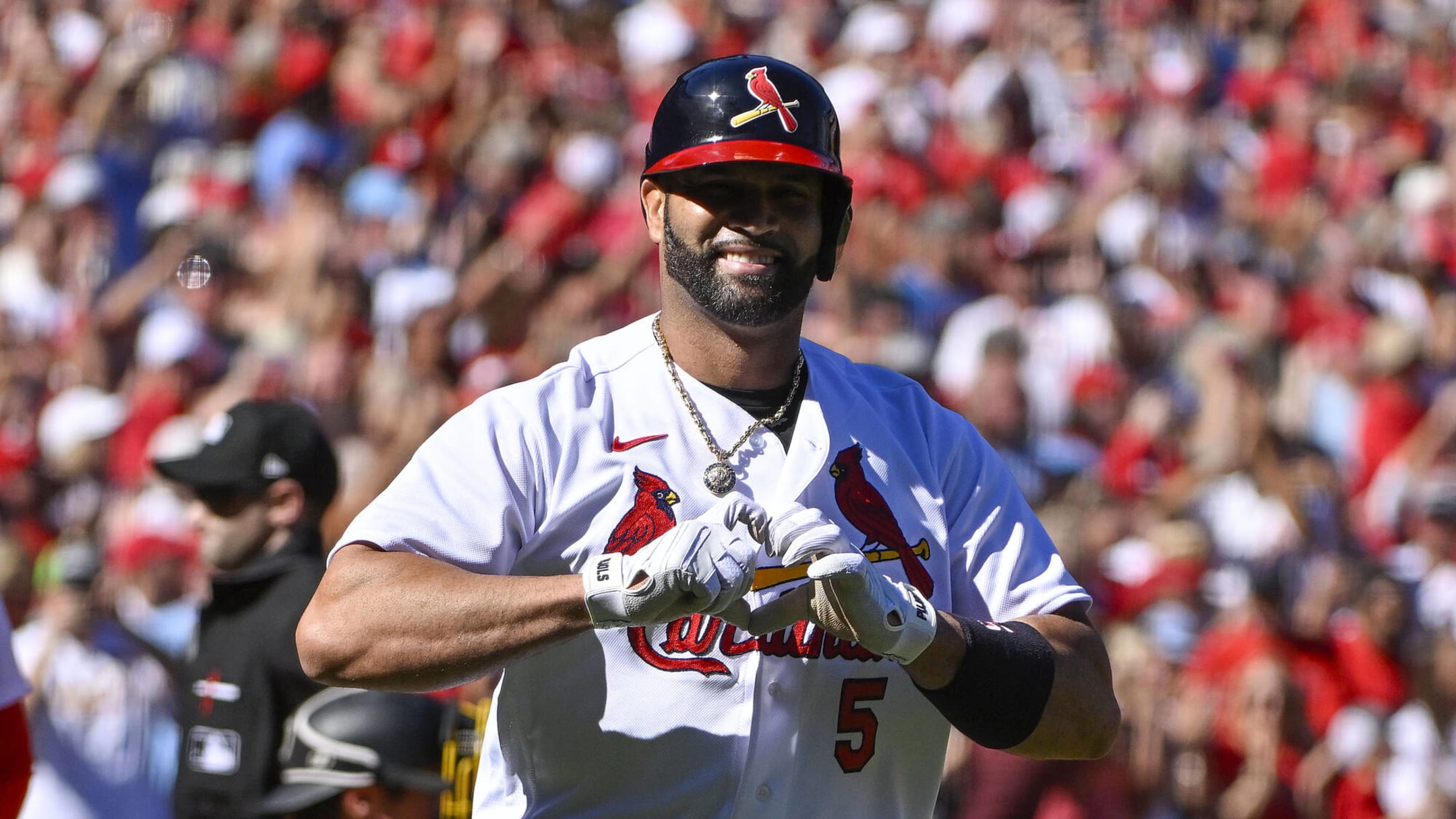 Pujols blasts 702 in final home game at Busch Stadium