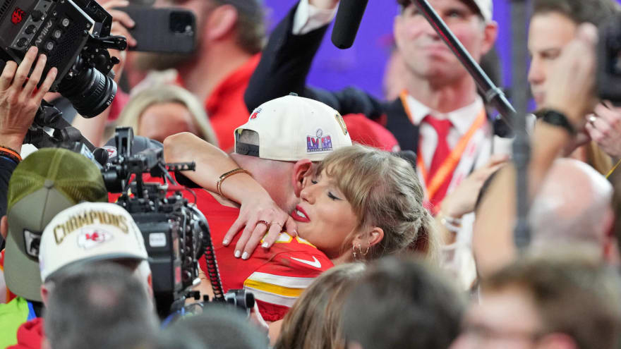 Fan speculation runs rampant that Taylor Swift&#39;s new Eras Tour set references Travis Kelce