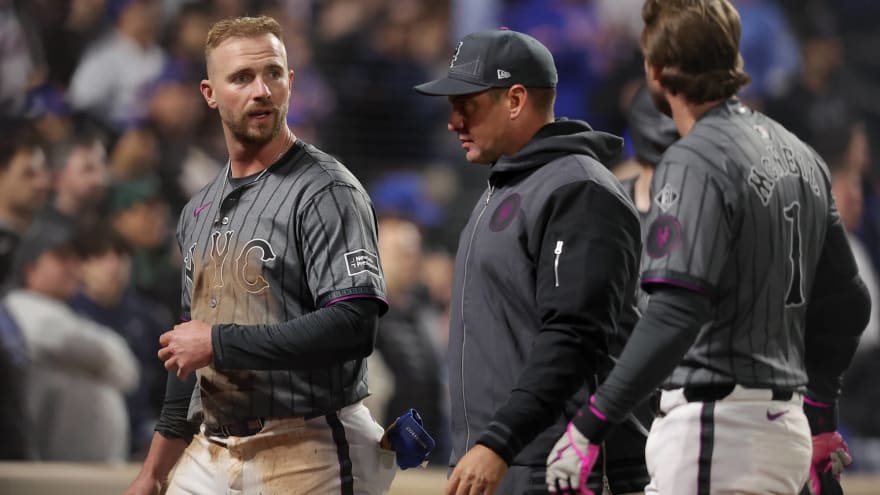 Watch: Carlos Mendoza gets into HEATED argument with umpires following controversial call on final play during Mets-Cubs game