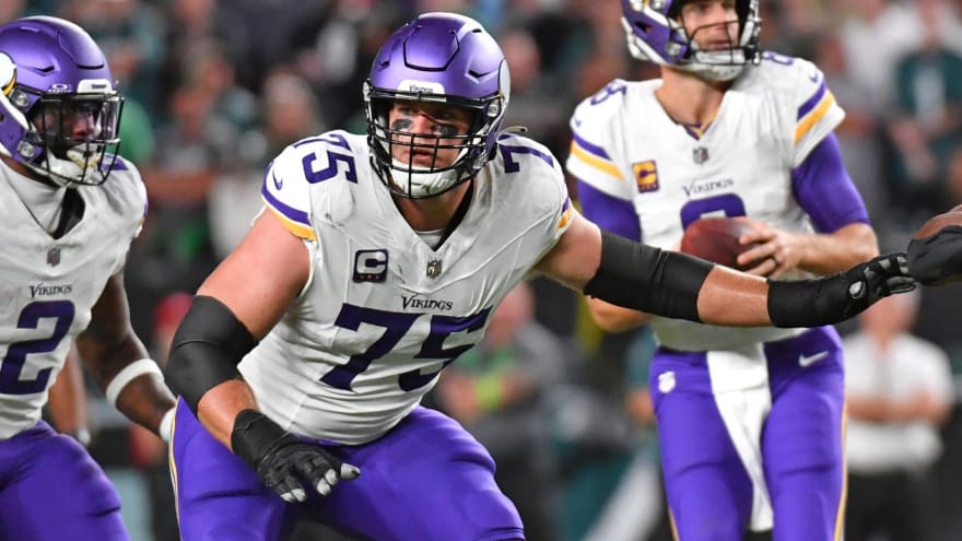 Vikings O-Line Dresses Up for Justin Jefferson Day with Short Shorts and Lots of Drip