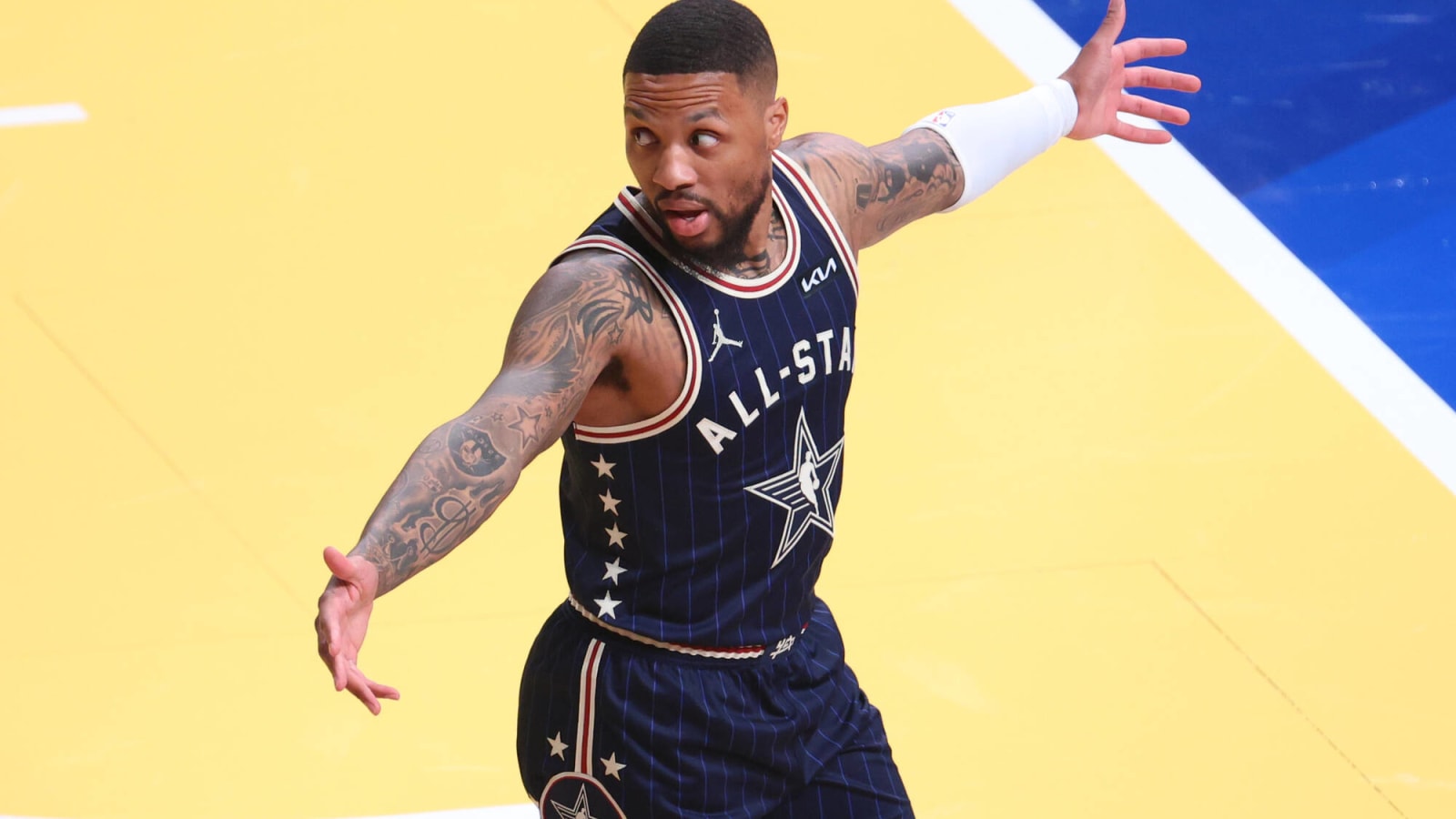 Damian Lillard Defends Thanasis Antetokounmpo: 'People On Twitter Can't Beat Him 1-On-1