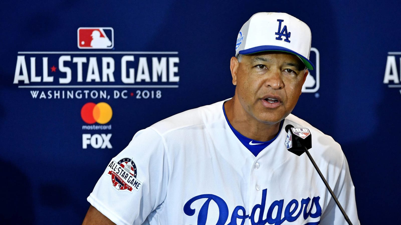 Dave Roberts angry at Braves announcers for criticizing Dodgers' BP attire