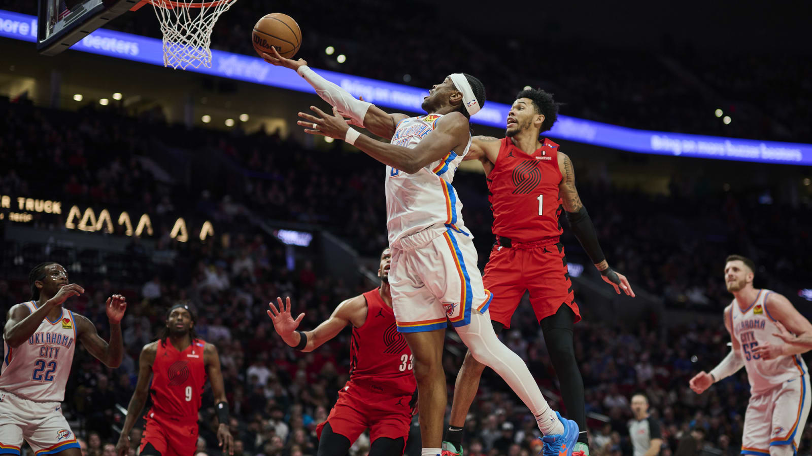 Shai Gilgeous-Alexander scores against Anfernee Simons at Moda Center