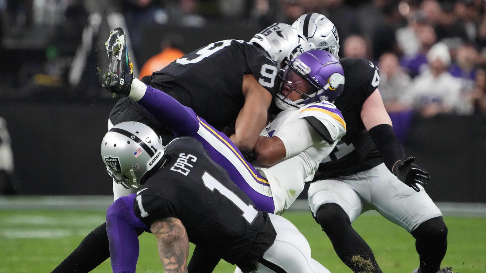 Vikings beat Raiders in one of the NFL's worst games in years