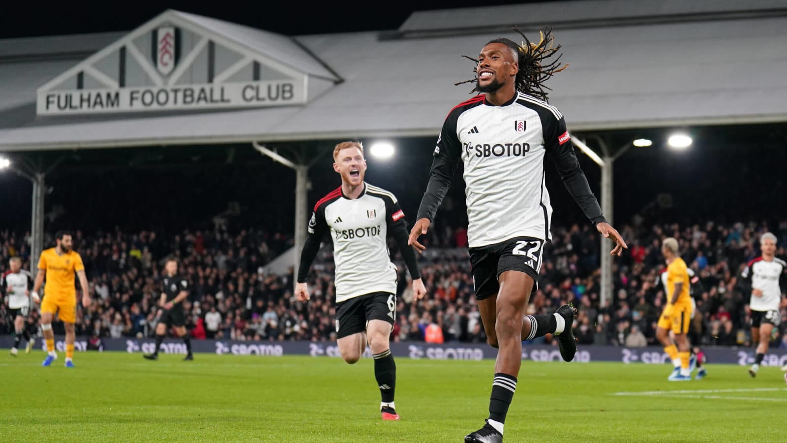 Watch: Iwobi gives Fulham early lead at Craven Cottage