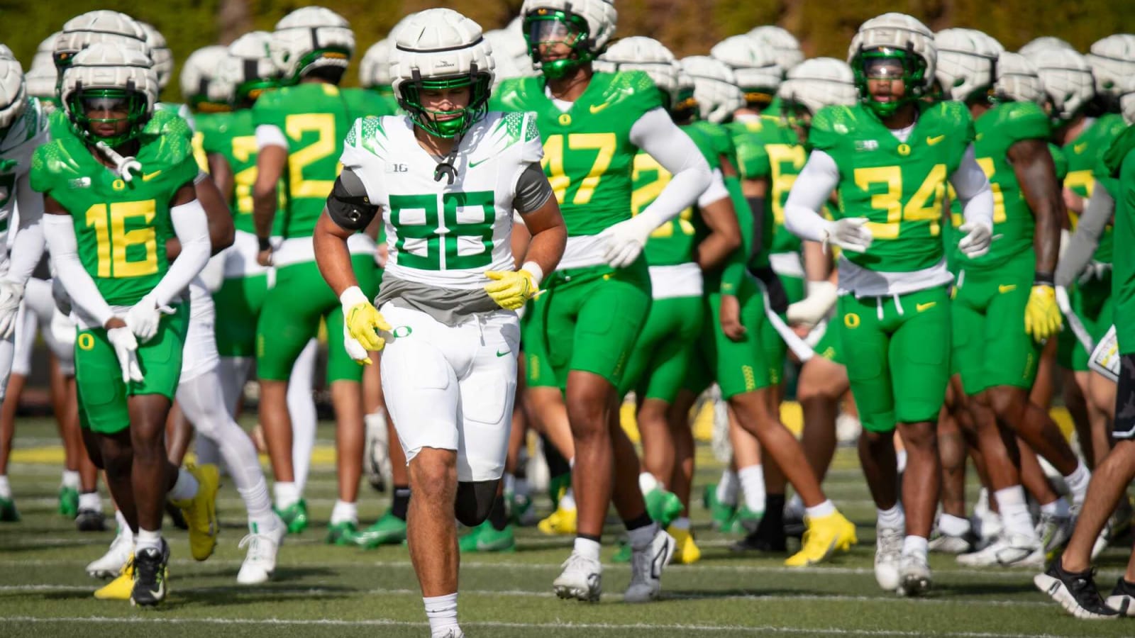 Patrick Herbert runs during Oregon Ducks practice in Eugene