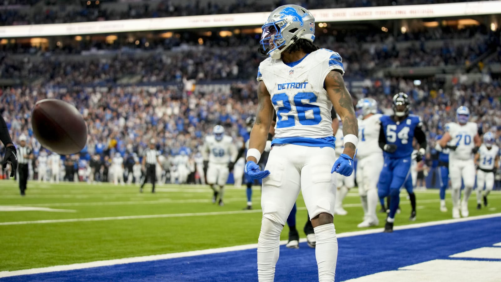 Jahmyr Gibbs celebrates TD at Lucas Oil Stadium