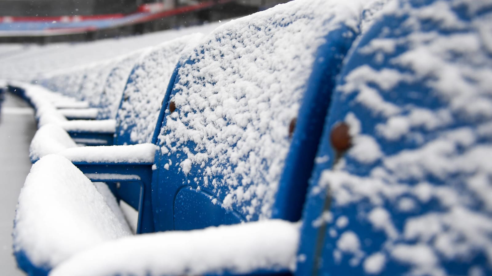 Bills' stadium already covered in snow with 'thundersnow' possible