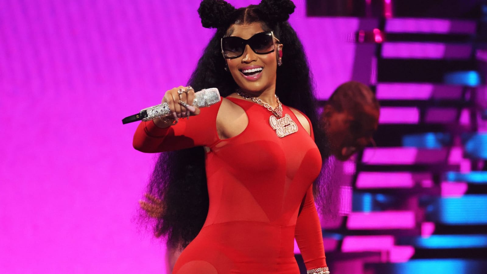 SZA vs. Nicki Minaj: Twitter Erupts After Brutal Insults and Botting Allegations