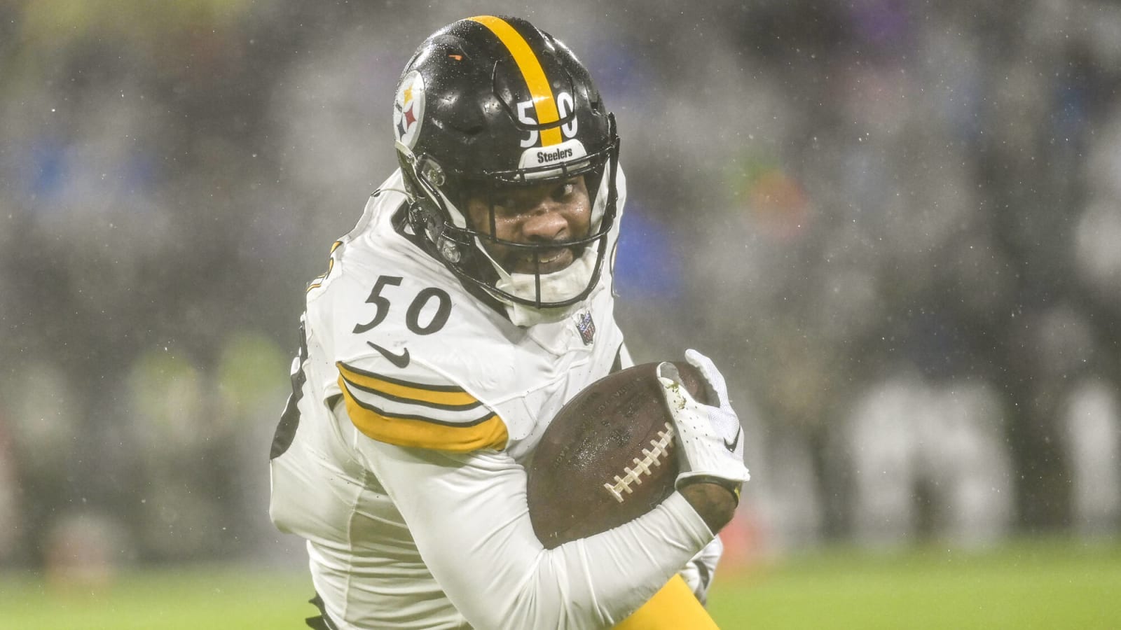 Elandon Roberts Steps up as Spiritual Leader of Steelers Defense