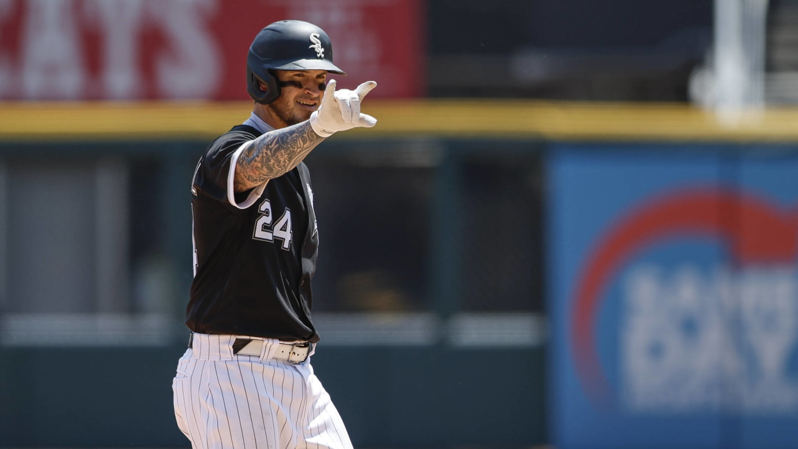 Yasmani Grandal Day-to-Day With Right Knee Soreness - On Tap Sports Net