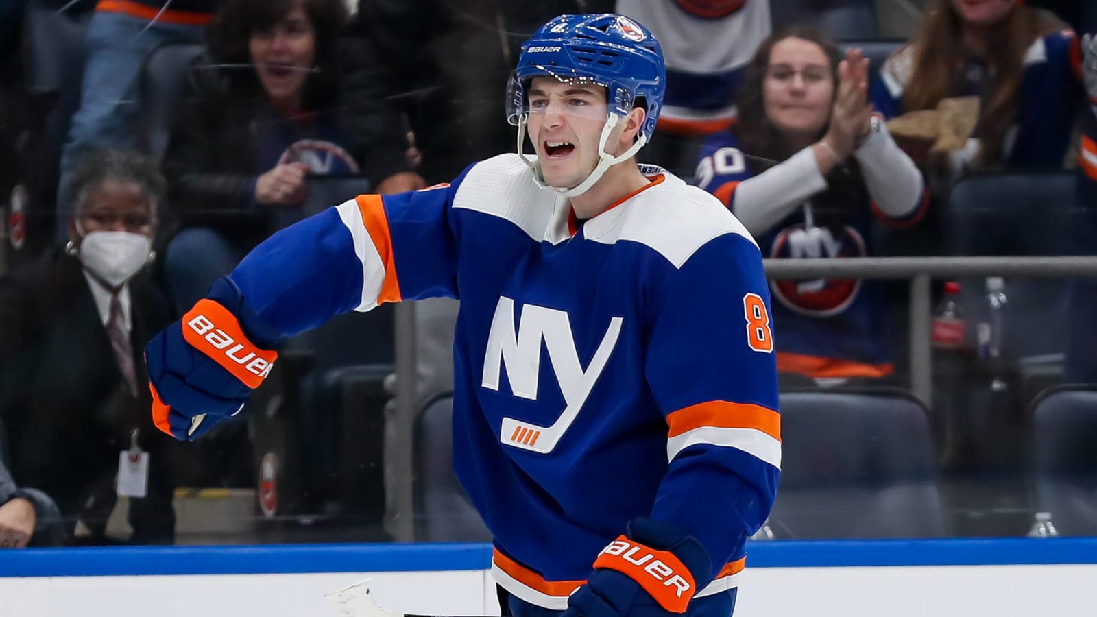 Noah Dobson Exits Islanders Game Versus Montreal In First Period