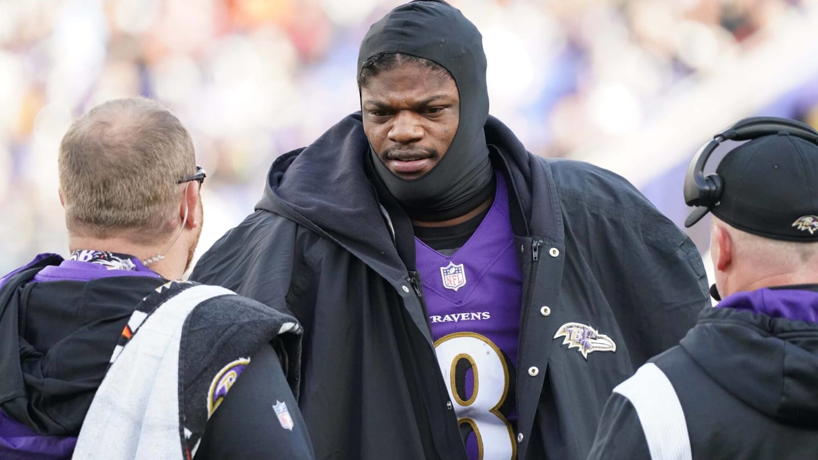 Ravens QB Lamar Jackson leaves game with knee injury | Yardbarker