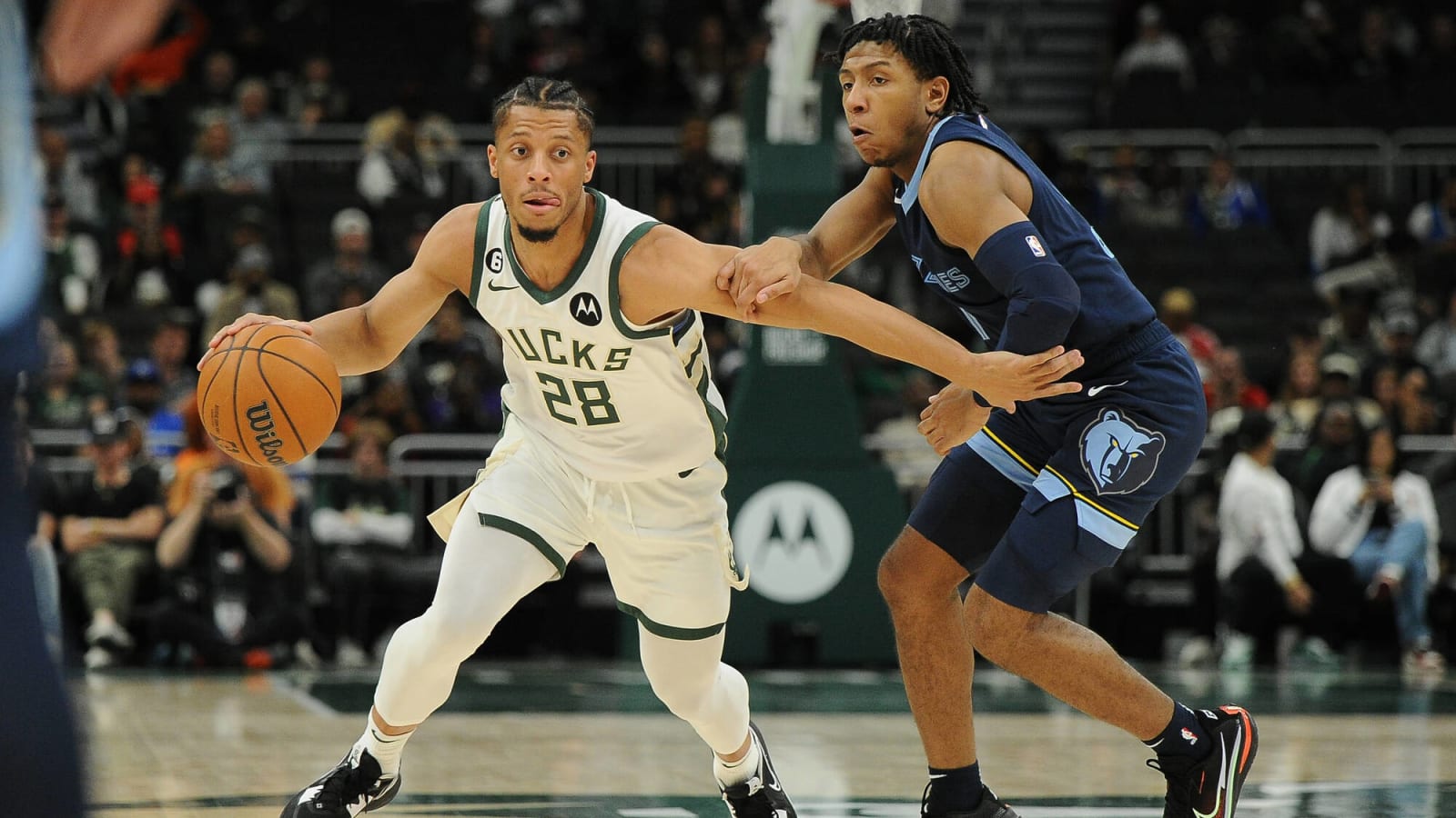 Bucks Sign Lindell Wigginton to Two-Way Deal