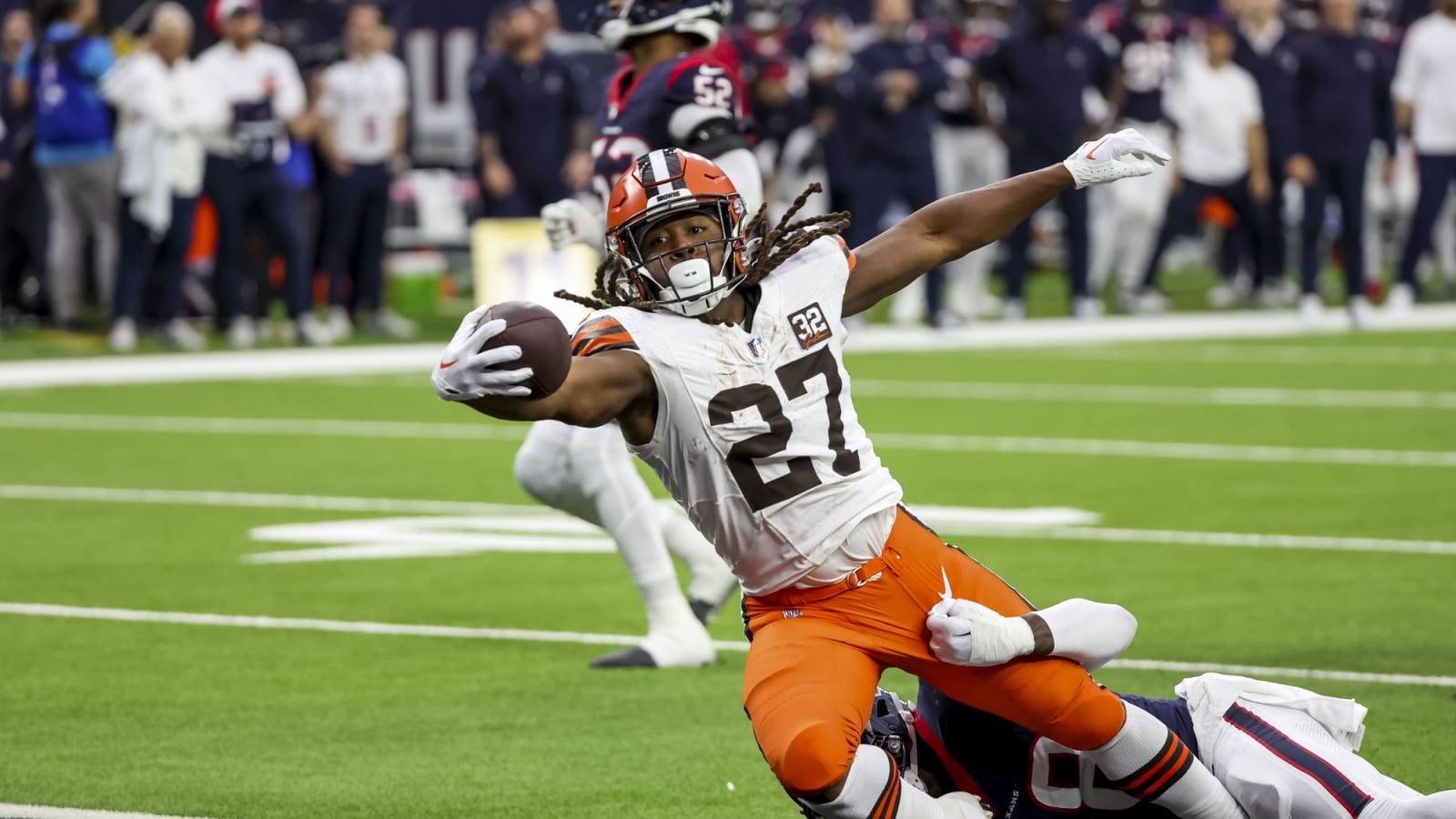 Chiefs Sign RB Kareem Hunt To Active Roster Yardbarker
