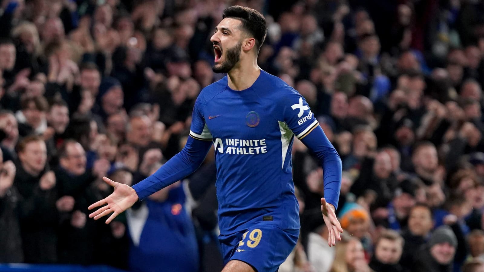 Chelsea star set to complete move to London rivals